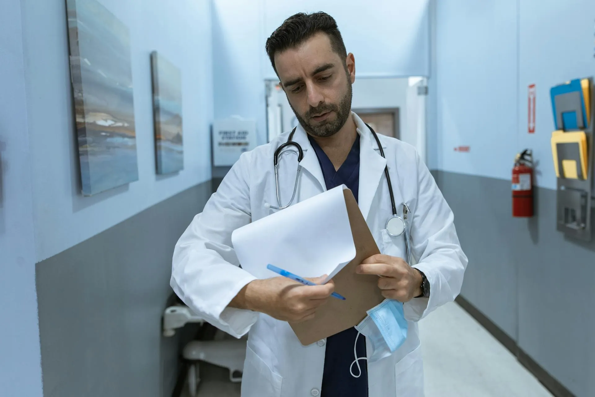Φρέσκα φρούτα, λαχανικά και ισορροπημένες τροφές πλούσιες σε βιταμίνες